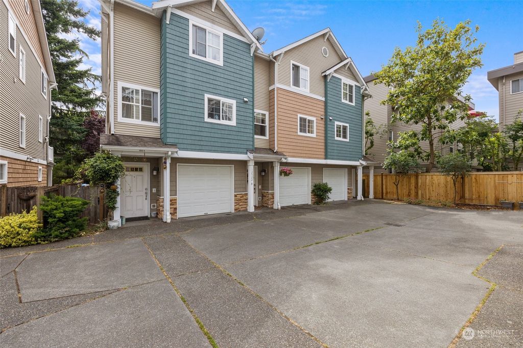 Photo of 12522 26th Avenue NE #B, Seattle, WA 98125 (MLS # 2127214)