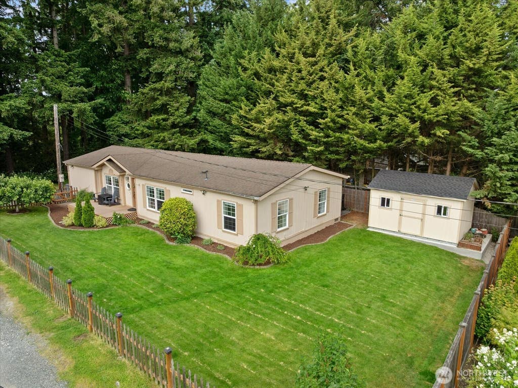 Photo of 18612 72nd Avenue NE, Kenmore, WA 98028 (MLS # 2538126)