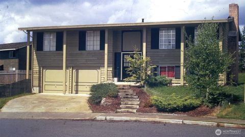 Photo of 13242 118th Place NE, Kirkland, WA 98034 (MLS # 2511807)