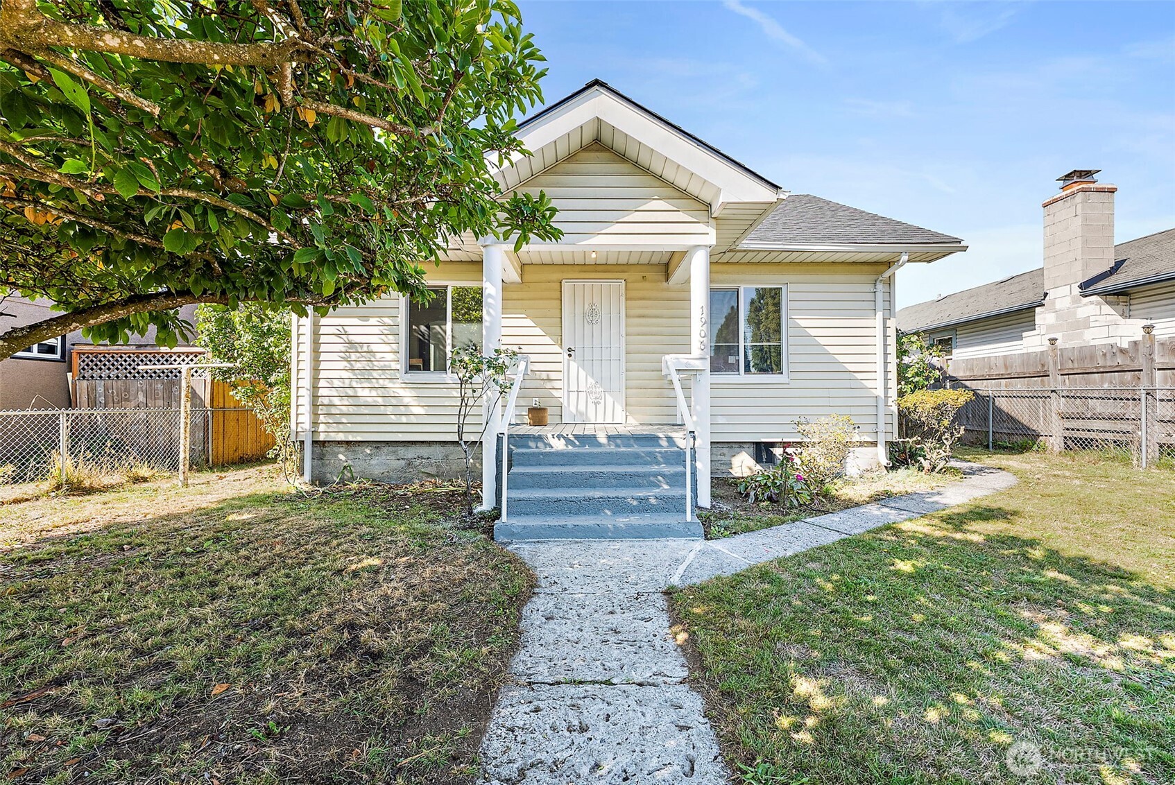 1906 S Hosmer Street