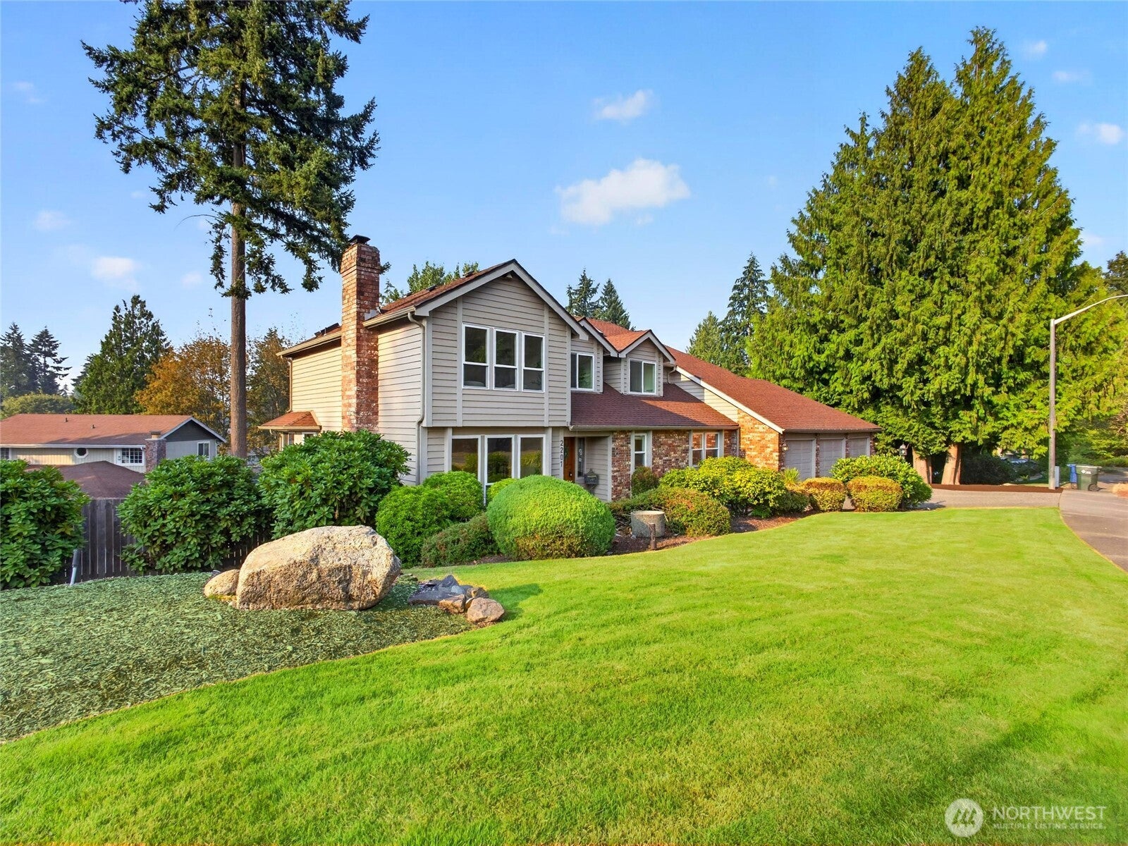 2201 33rd Avenue SE