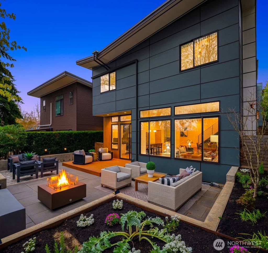 Photo of 305 24th Avenue E, Seattle, WA 98112 (MLS # 2506934)