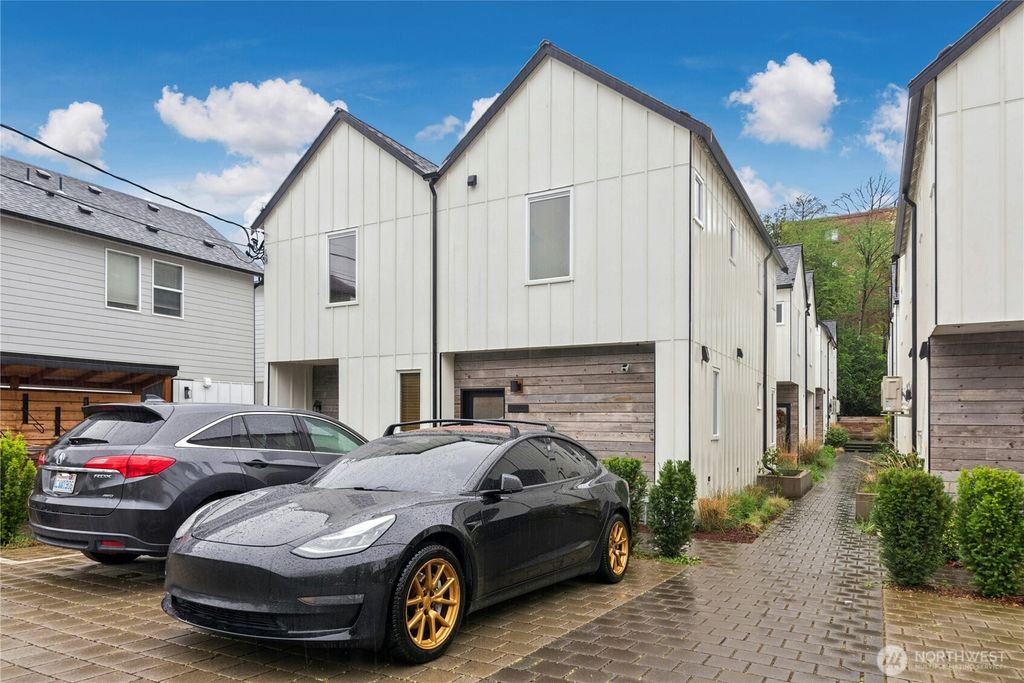 Photo of 10354 Wallingford Ave Ave N #B, Seattle, WA 98133 (MLS # 2491148)