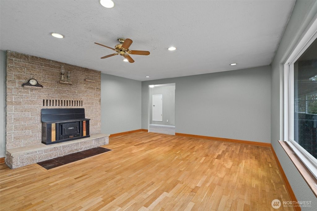 Photo of 105 ISLAND VIEW Lane, Kelso, WA 98626 (MLS # 2502684)