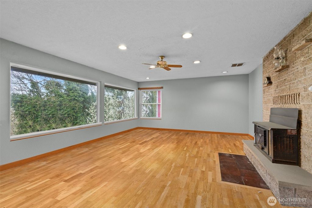 Photo of 105 ISLAND VIEW Lane, Kelso, WA 98626 (MLS # 2502684)