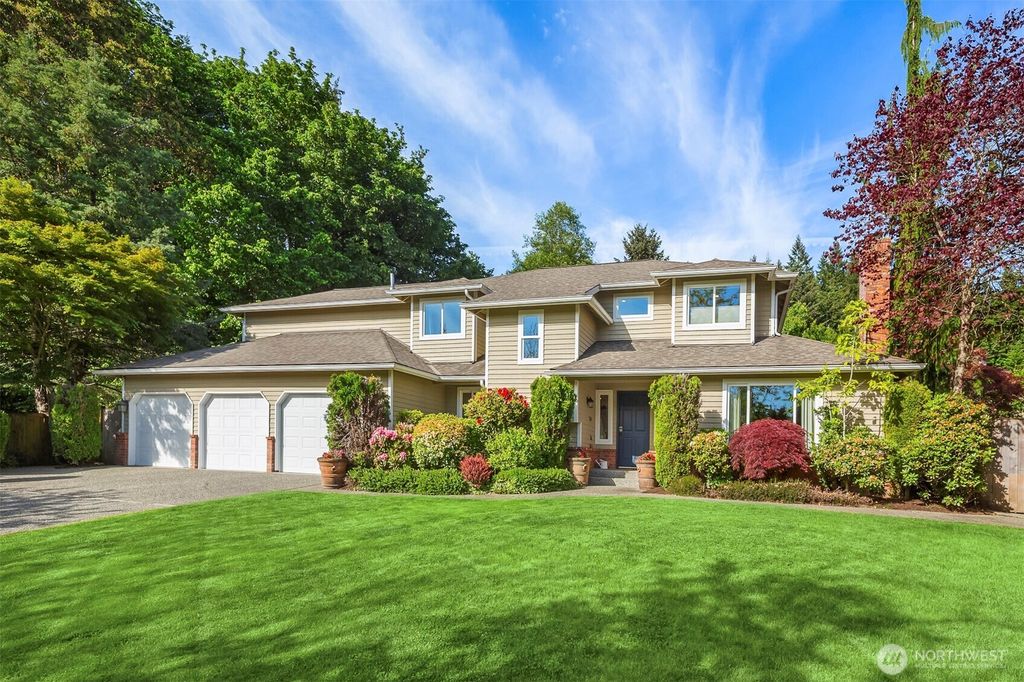 Photo of 4810 117th Place NE, Kirkland, WA 98033 (MLS # 2529410)