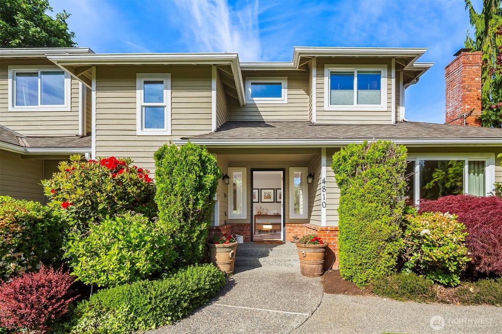 Photo of 4810 117th Place NE, Kirkland, WA 98033 (MLS # 2529410)