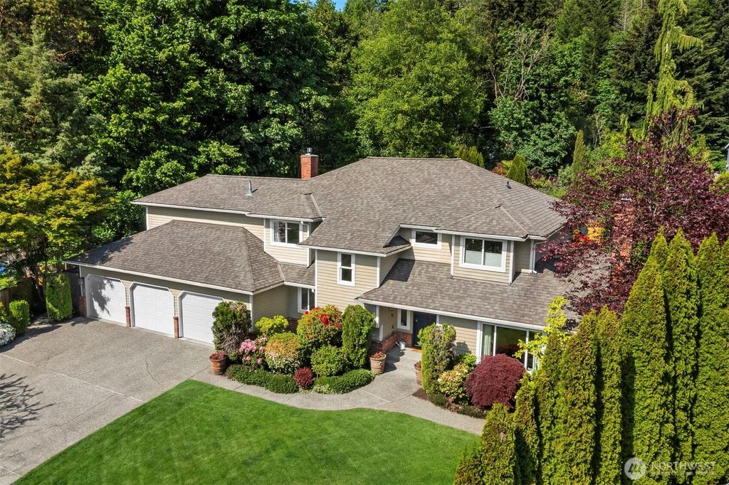 Photo of 4810 117th Place NE, Kirkland, WA 98033 (MLS # 2529410)