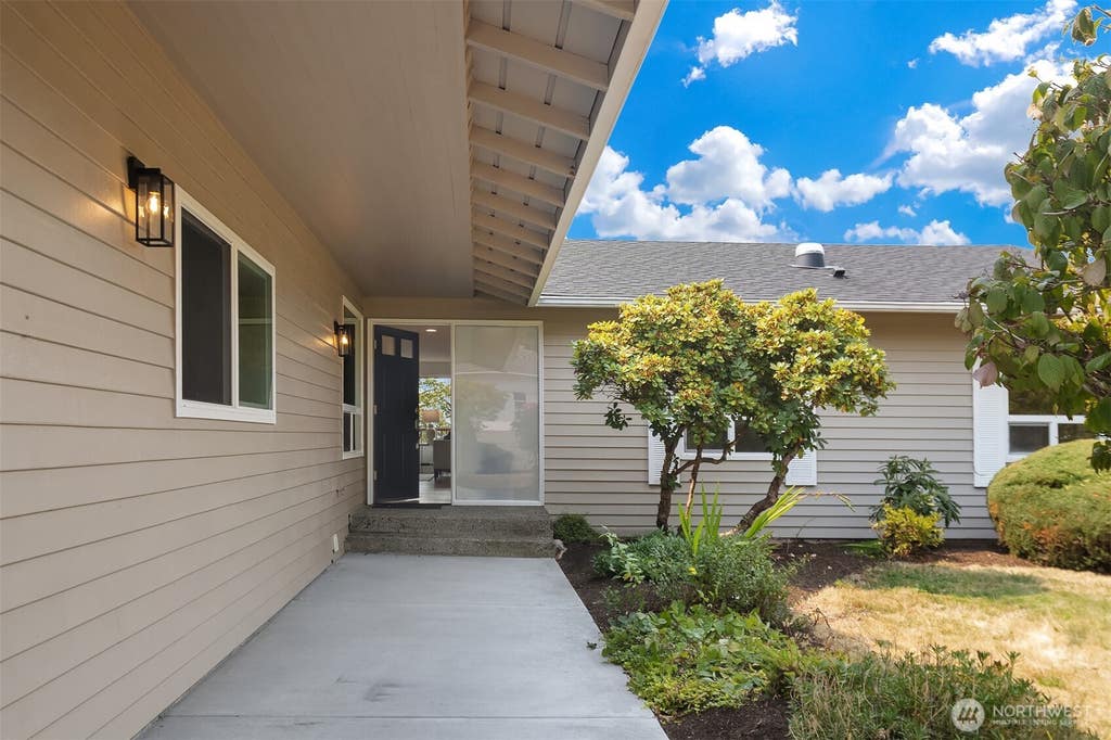 Photo of 4259 133rd Avenue SE, Bellevue, WA 98006 (MLS # 2564568)
