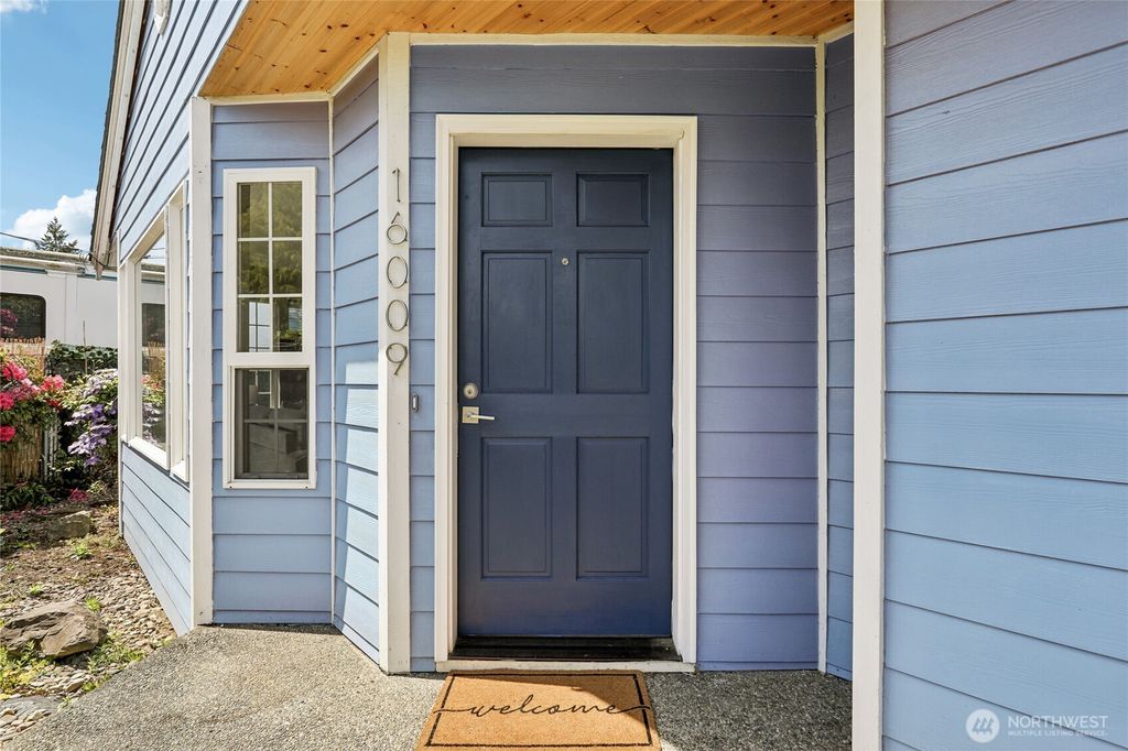 Photo of 16009 12th Avenue SW, Burien, WA 98166 (MLS # 2376554)