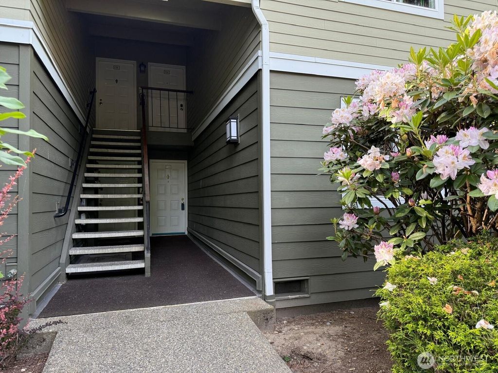 Photo of 820 Cady Rd Rd #F102, Everett, WA 98203 (MLS # 2388857)