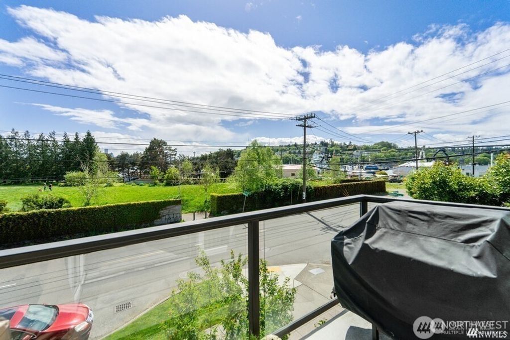 Photo of 1700 N Northlake Way #101, Seattle, WA 98103 (MLS # 2518949)