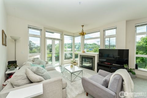 Photo of 1700 N Northlake Way #101, Seattle, WA 98103 (MLS # 2518949)
