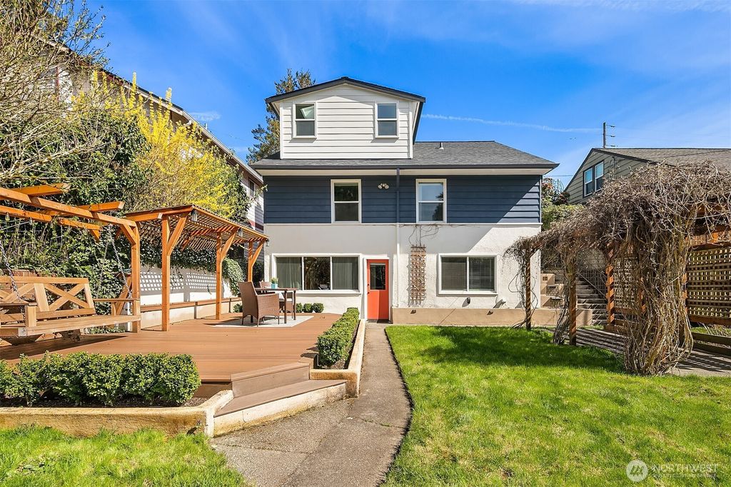 Photo of 5731 40th Avenue NE, Seattle, WA 98105 (MLS # 2352896)