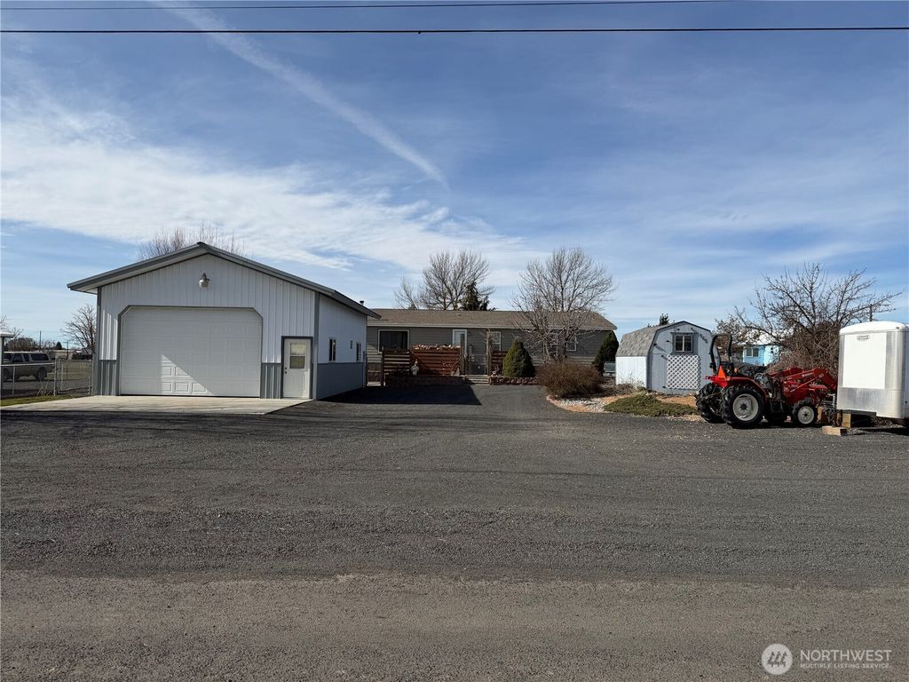 Photo of 165 NE Dungan Street, Creston, WA 99117 (MLS # 2489543)