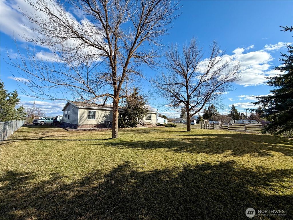 Photo of 165 NE Dungan Street, Creston, WA 99117 (MLS # 2489543)