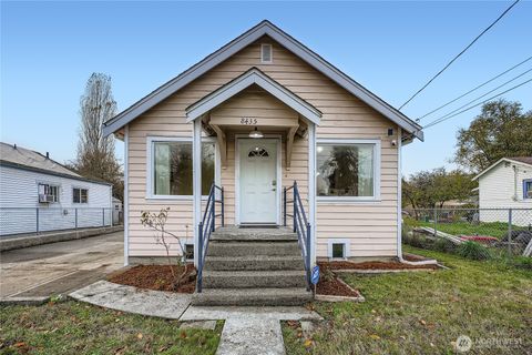 Photo of 8435 46th ave Ave S, Seattle, WA 98118 (MLS # 2479472)