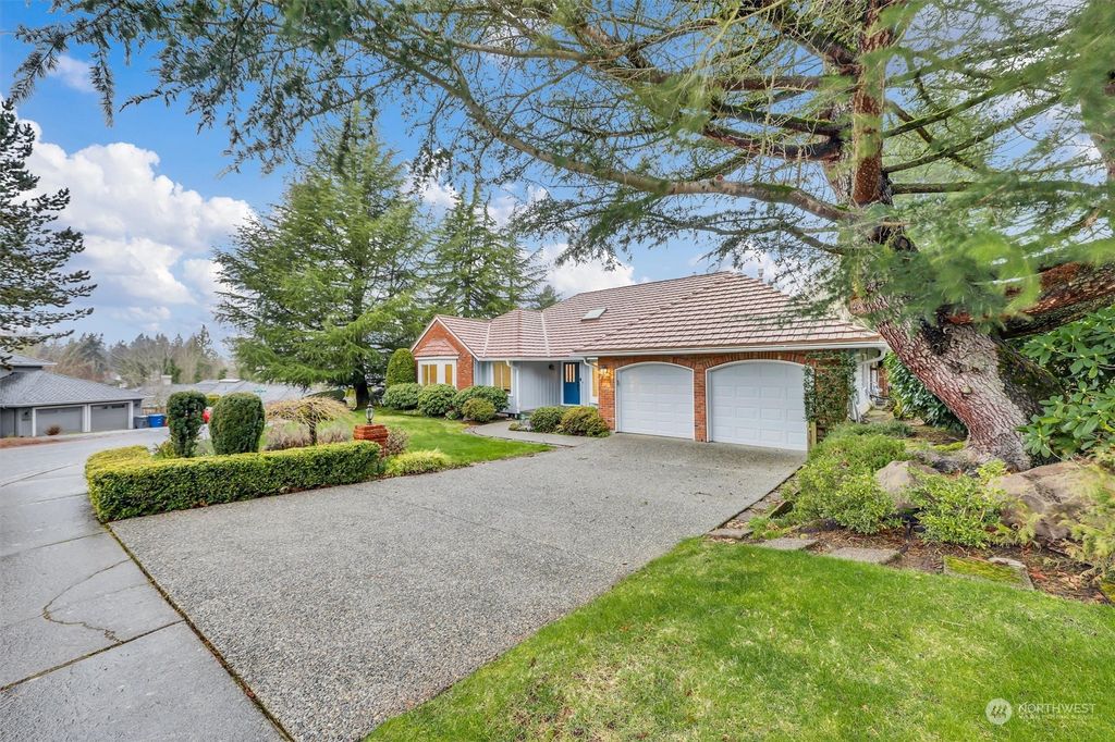 Photo of 17200 SE 46 Street, Bellevue, WA 98006 (MLS # 2207845)
