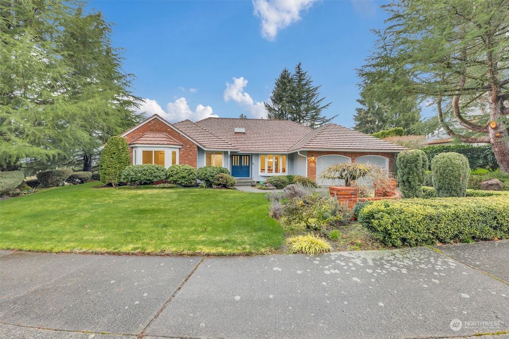 Photo of 17200 SE 46 Street, Bellevue, WA 98006 (MLS # 2207845)