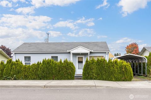 Photo of 2312 Madison Street, Shelton, WA 98584 (MLS # 2446670)