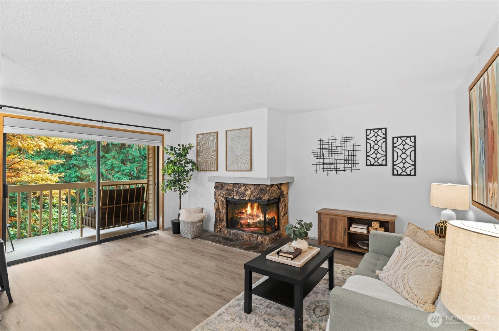 Kirkland, Washington 98034, United States, 2 Bedrooms Bedrooms, ,1 BathroomBathrooms,Residential,Active,243032