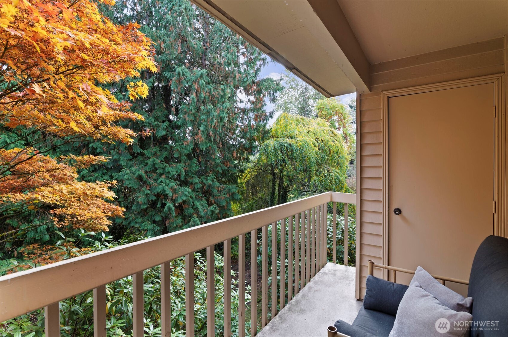 Kirkland, Washington 98034, United States, 2 Bedrooms Bedrooms, ,1 BathroomBathrooms,Residential,Active,243032