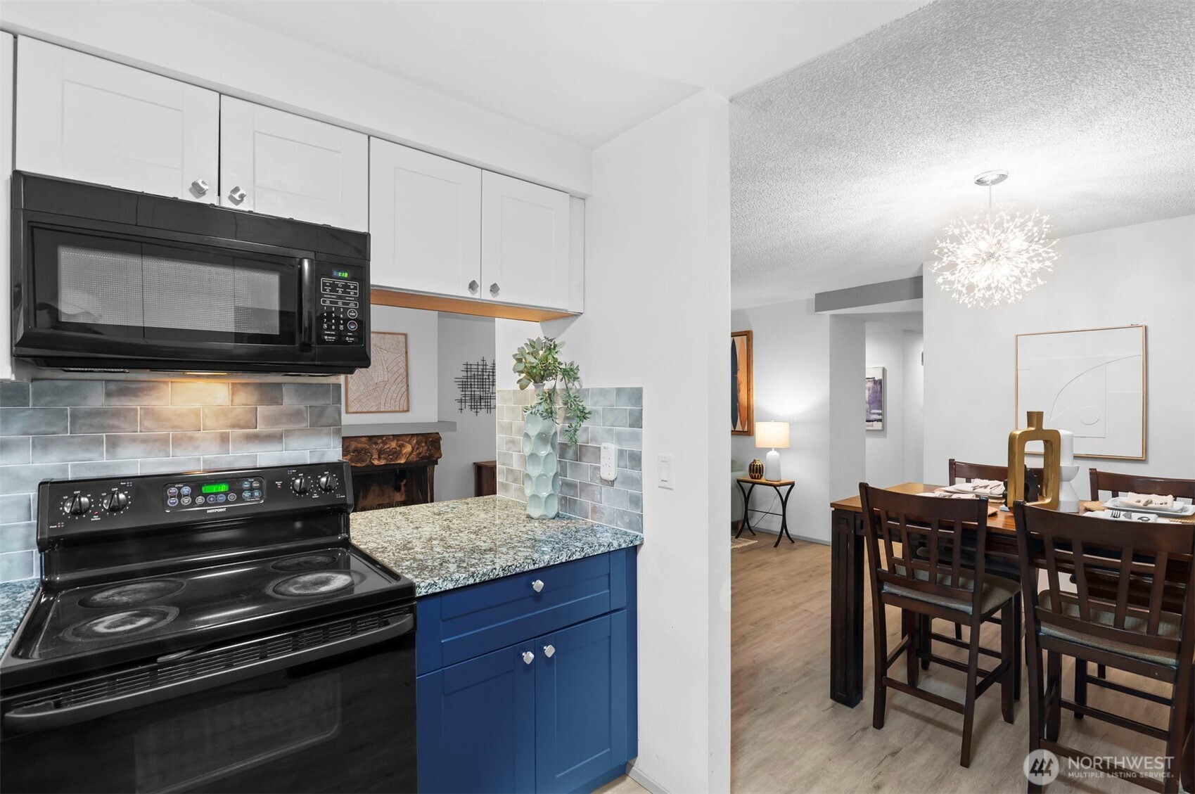 Kirkland, Washington 98034, United States, 2 Bedrooms Bedrooms, ,1 BathroomBathrooms,Residential,Active,243032