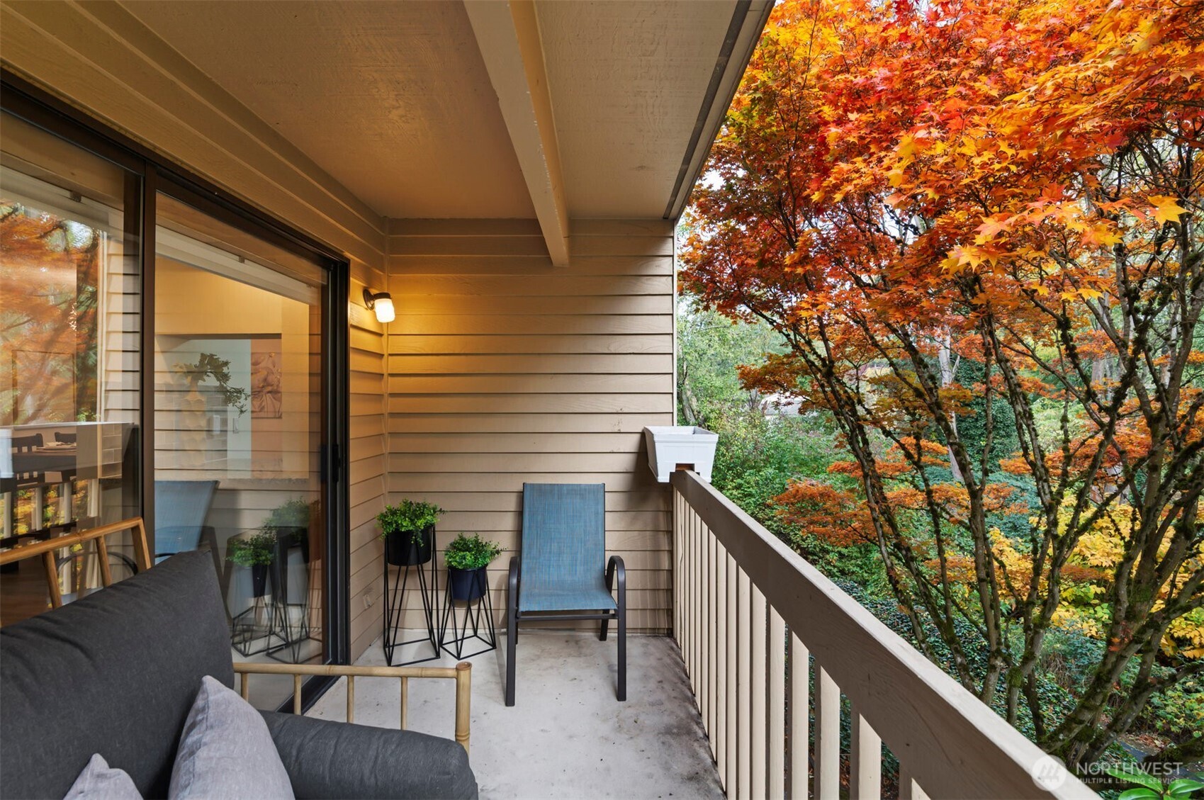 Kirkland, Washington 98034, United States, 2 Bedrooms Bedrooms, ,1 BathroomBathrooms,Residential,Active,243032