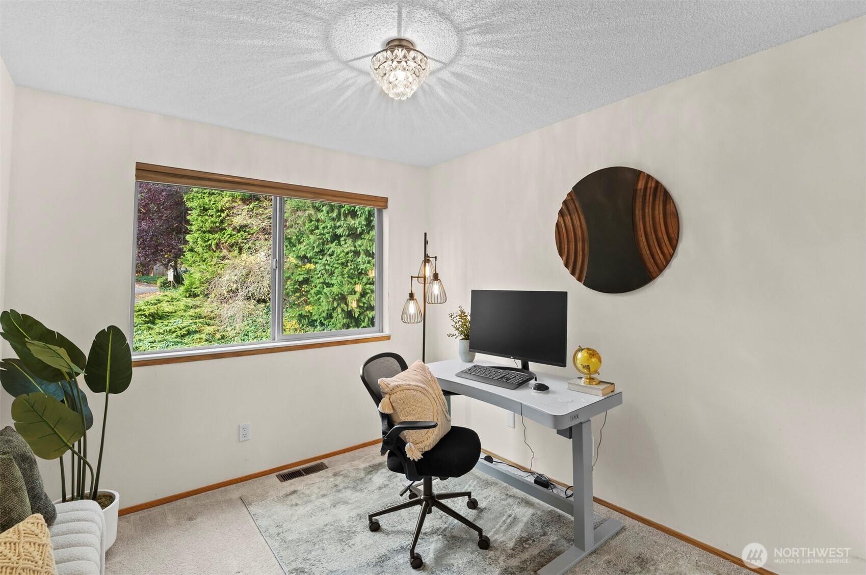 Kirkland, Washington 98034, United States, 2 Bedrooms Bedrooms, ,1 BathroomBathrooms,Residential,Active,243032