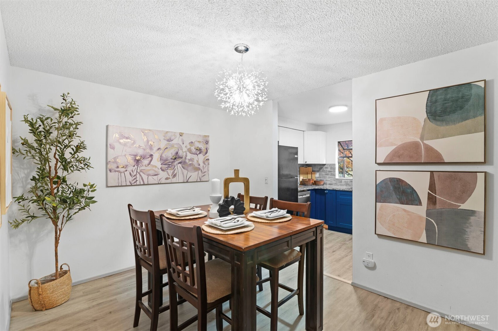 Kirkland, Washington 98034, United States, 2 Bedrooms Bedrooms, ,1 BathroomBathrooms,Residential,Active,243032