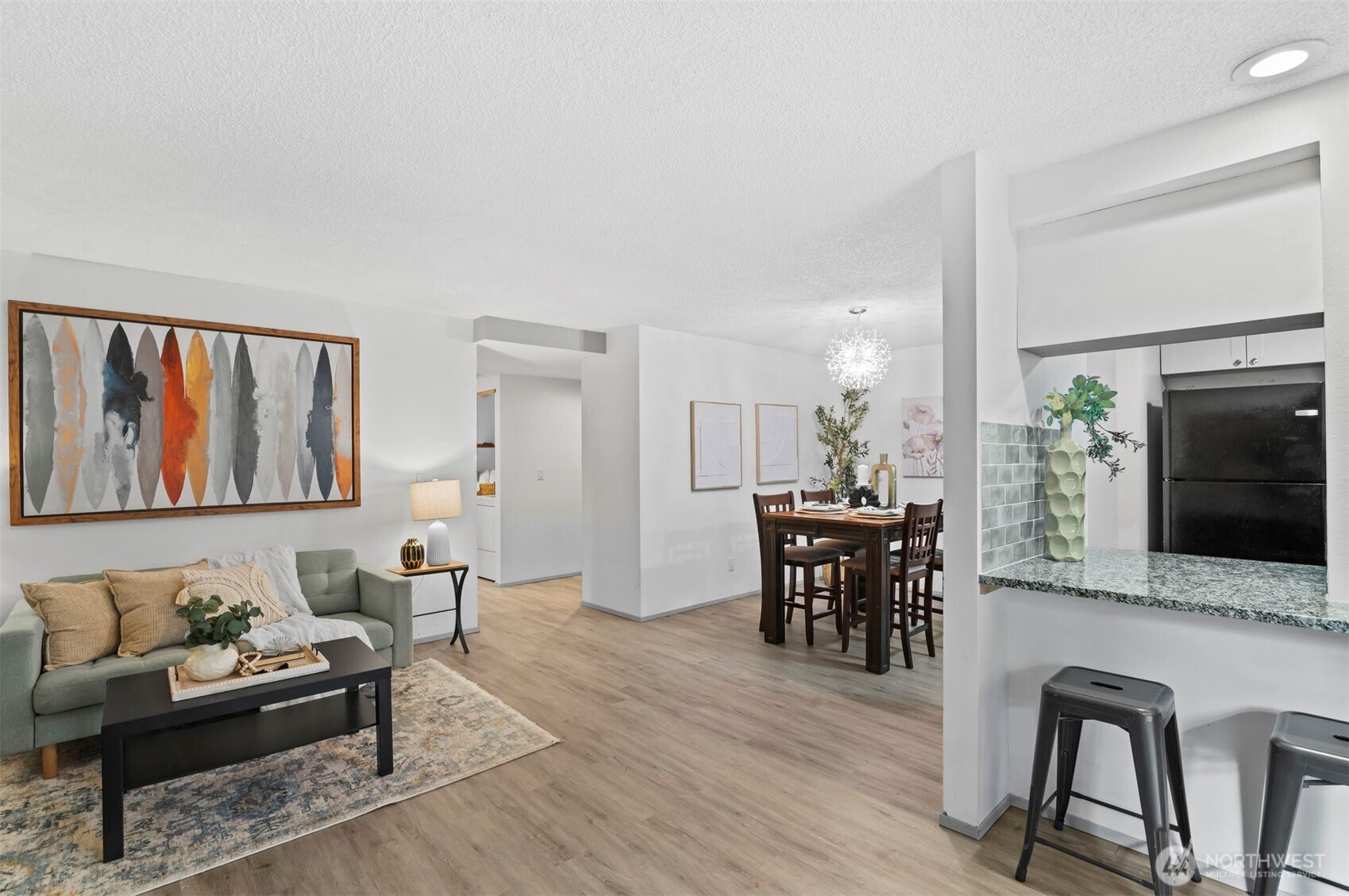 Kirkland, Washington 98034, United States, 2 Bedrooms Bedrooms, ,1 BathroomBathrooms,Residential,Active,243032