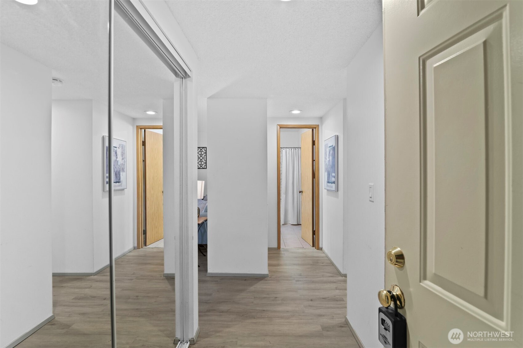 Kirkland, Washington 98034, United States, 2 Bedrooms Bedrooms, ,1 BathroomBathrooms,Residential,Active,243032