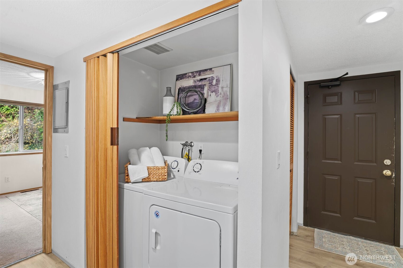 Kirkland, Washington 98034, United States, 2 Bedrooms Bedrooms, ,1 BathroomBathrooms,Residential,Active,243032