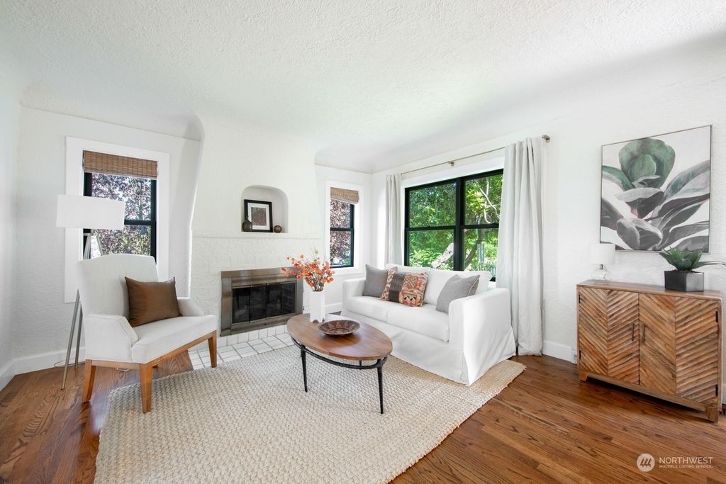 Photo of 6901 39th Avenue SW, Seattle, WA 98136 (MLS # 2291749)