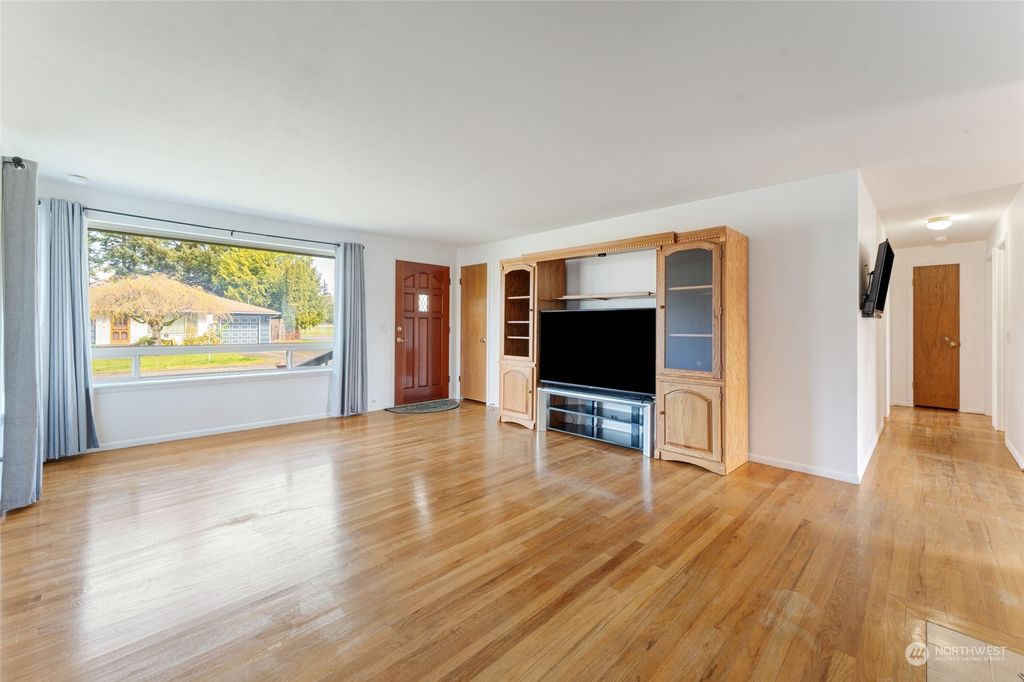 Photo of 604 E Beech Street, Everett, WA 98203 (MLS # 2222650)