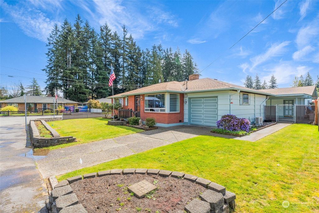 Photo of 604 E Beech Street, Everett, WA 98203 (MLS # 2222650)