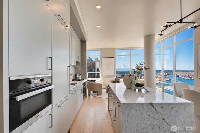 121 Stewart Street 3704