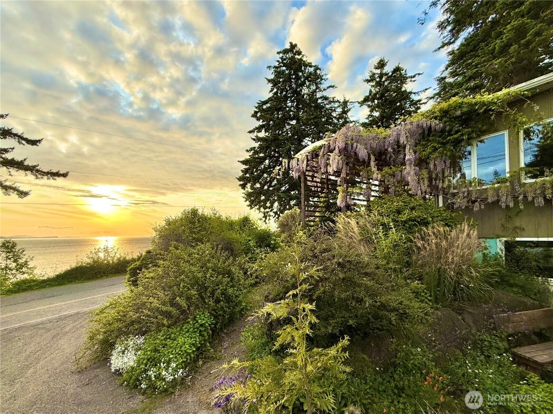 2579 W Shore Drive