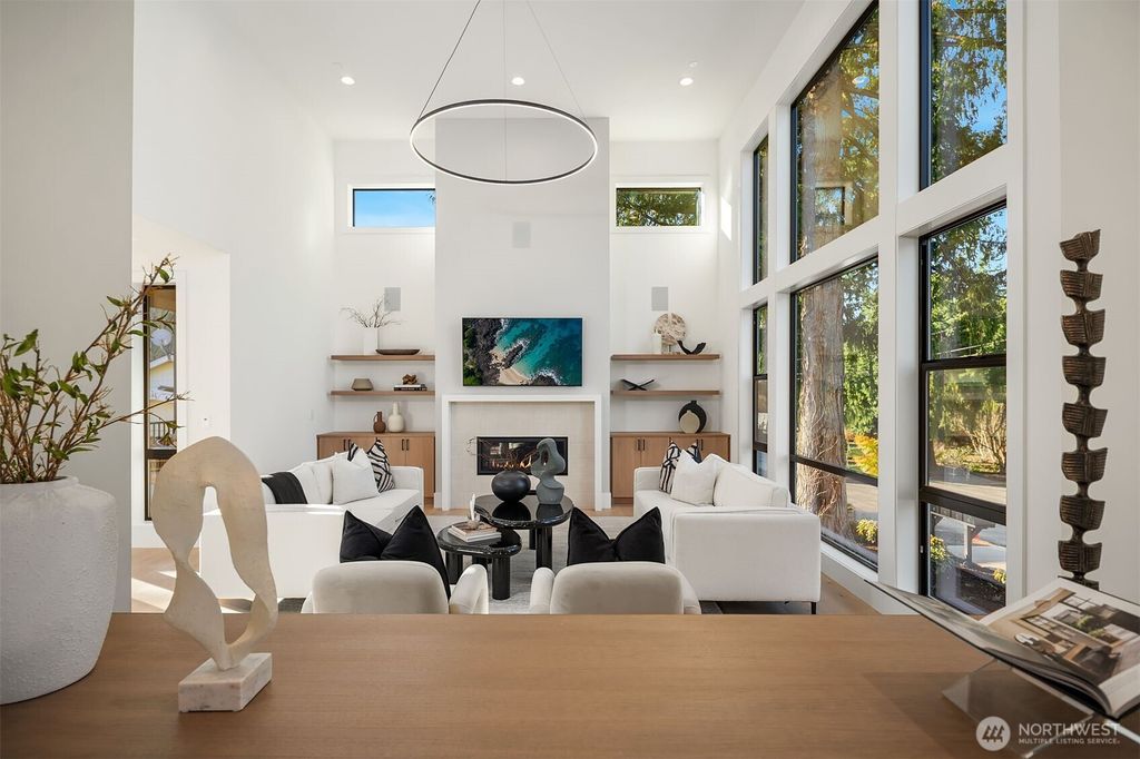 Photo of 12525 NE 75th Street, Kirkland, WA 98033 (MLS # 2473044)