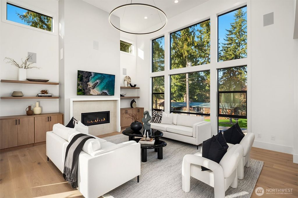 Photo of 12525 NE 75th Street, Kirkland, WA 98033 (MLS # 2473044)