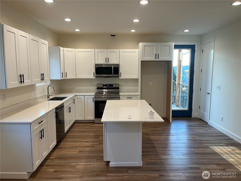 Photo of 1507 13th Avenue #B, Milton, WA 98354 (MLS # 2433830)