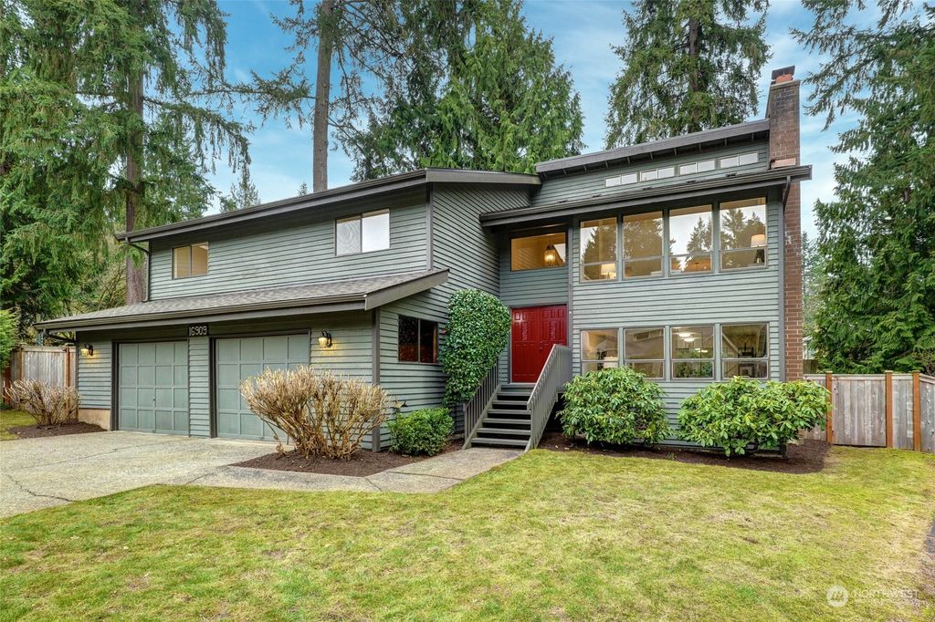 Photo of 16909 NE 98th Court, Redmond, WA 98052 (MLS # 2201036)