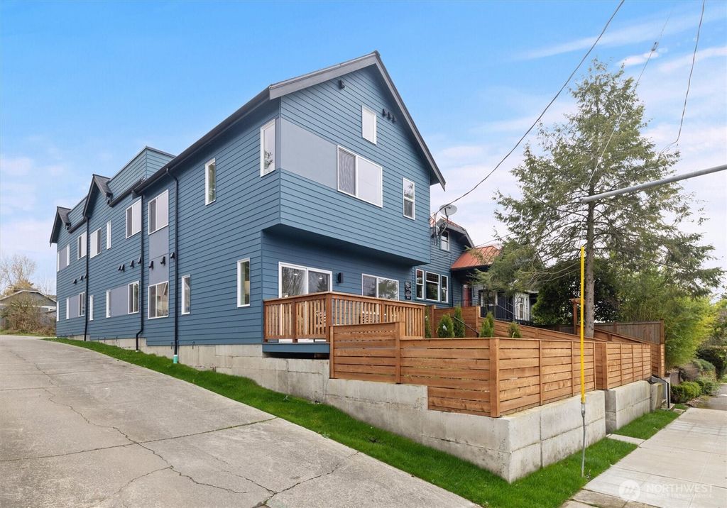 Photo of 1409 Martin Luther King Jr Way, Seattle, WA 98122 (MLS # 2536295)