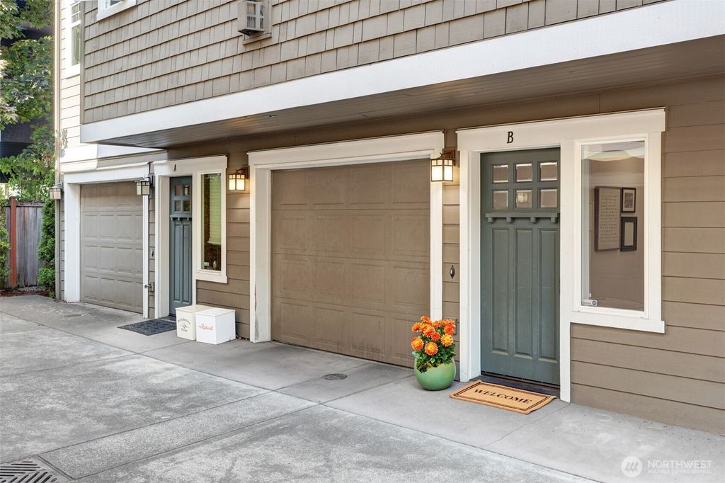 Photo of 4046 B NE 55th Street, Seattle, WA 98105 (MLS # 2435097)