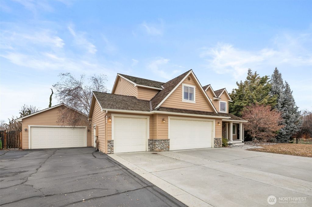 Photo of 2429 Fancher Heights Blvd Blvd, East Wenatchee, WA 98802 (MLS # 2468180)