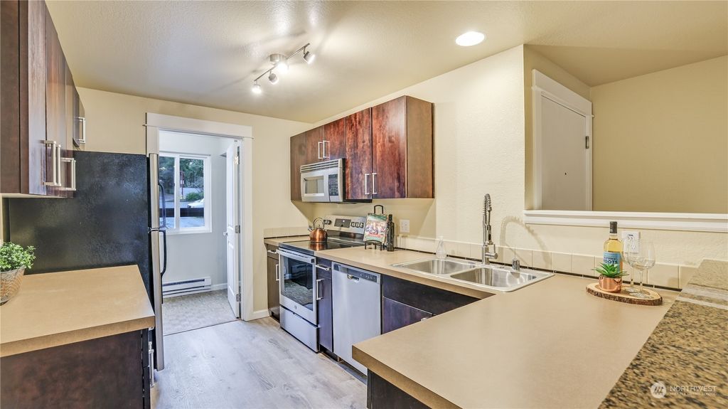 Photo of 724 Kirkland Circle #C202, Kirkland, WA 98033 (MLS # 2188054)