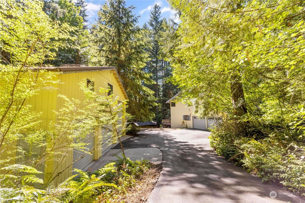 Photo of 14969 256th Avenue SE, Issaquah, WA 98027 (MLS # 2143683)