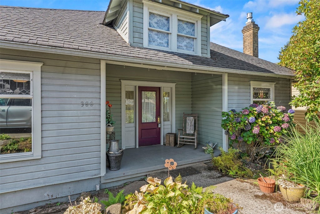 Photo of 380 Columbia Street, Cathlamet, WA 98615 (MLS # 2589089)