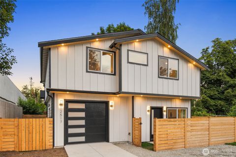 Photo of 12517 Phinney Avenue N, Seattle, WA 98133 (MLS # 2416577)