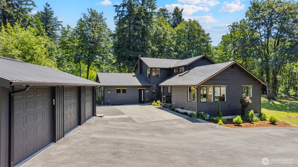 Photo of 20921 SE 159th Street, Renton, WA 98059 (MLS # 2546371)